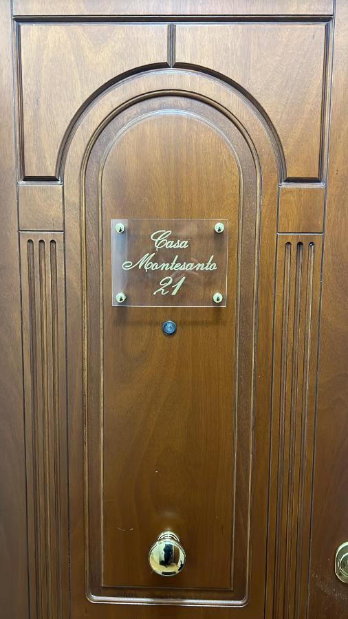Casa Montesanto 21 Apartment Napoli Bagian luar foto